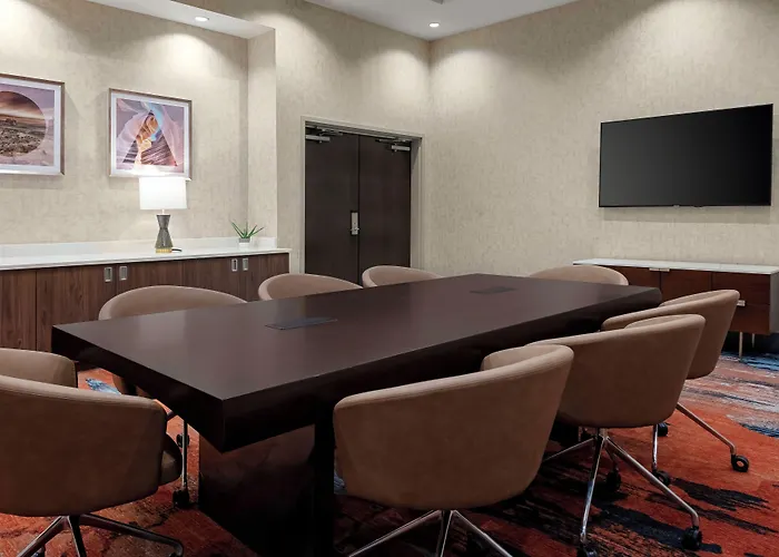 Hilton Garden Downtown 3*